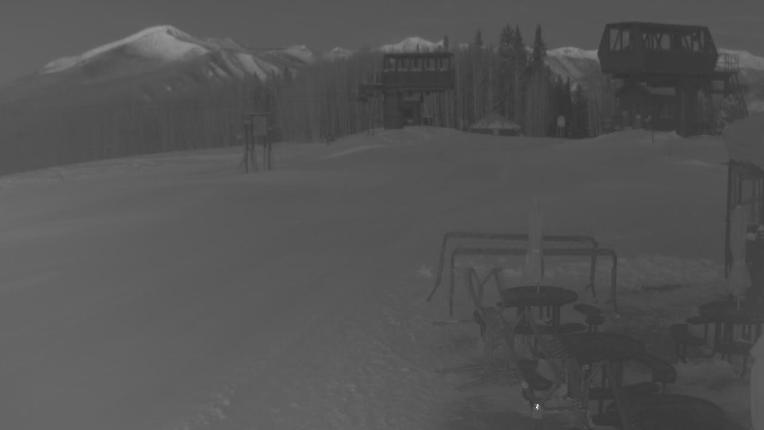 Webcam Crested Butte: Umbrella Bar at Ten Peaks
