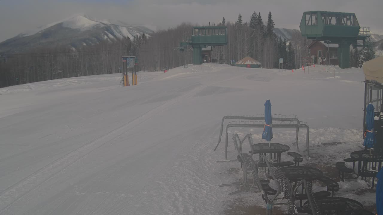 Webcam Crested Butte: Umbrella Bar at Ten Peaks