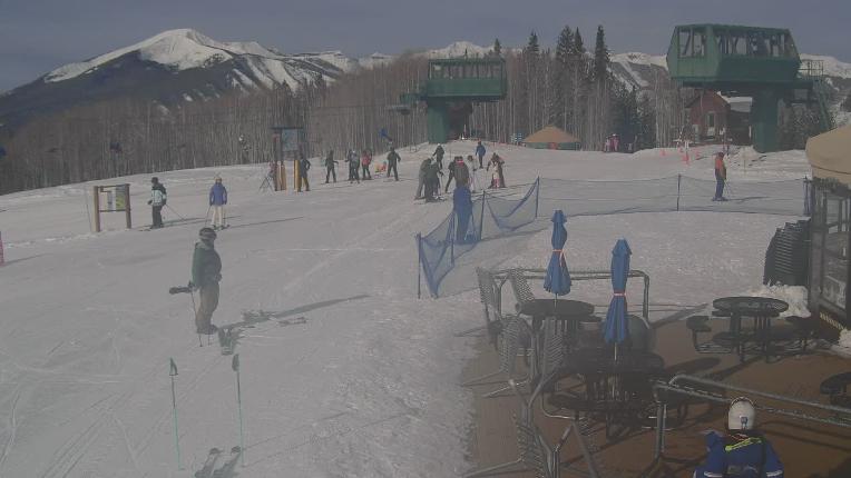 Webcam Crested Butte: Umbrella Bar at Ten Peaks