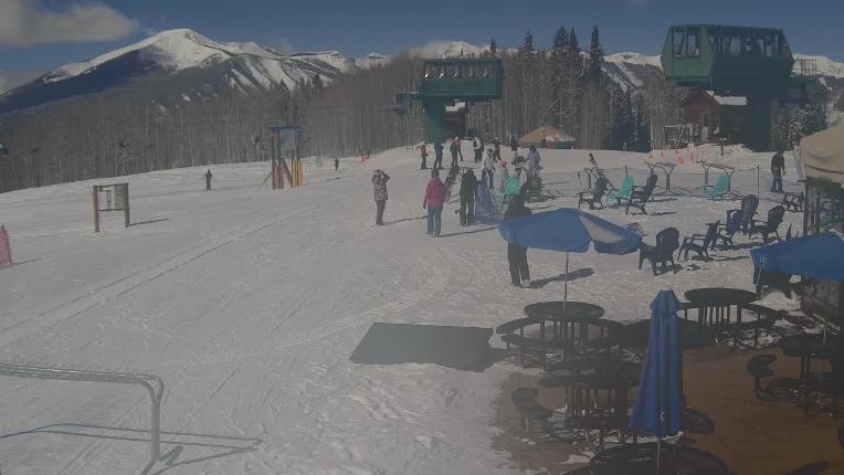 Webcam Crested Butte: Umbrella Bar at Ten Peaks
