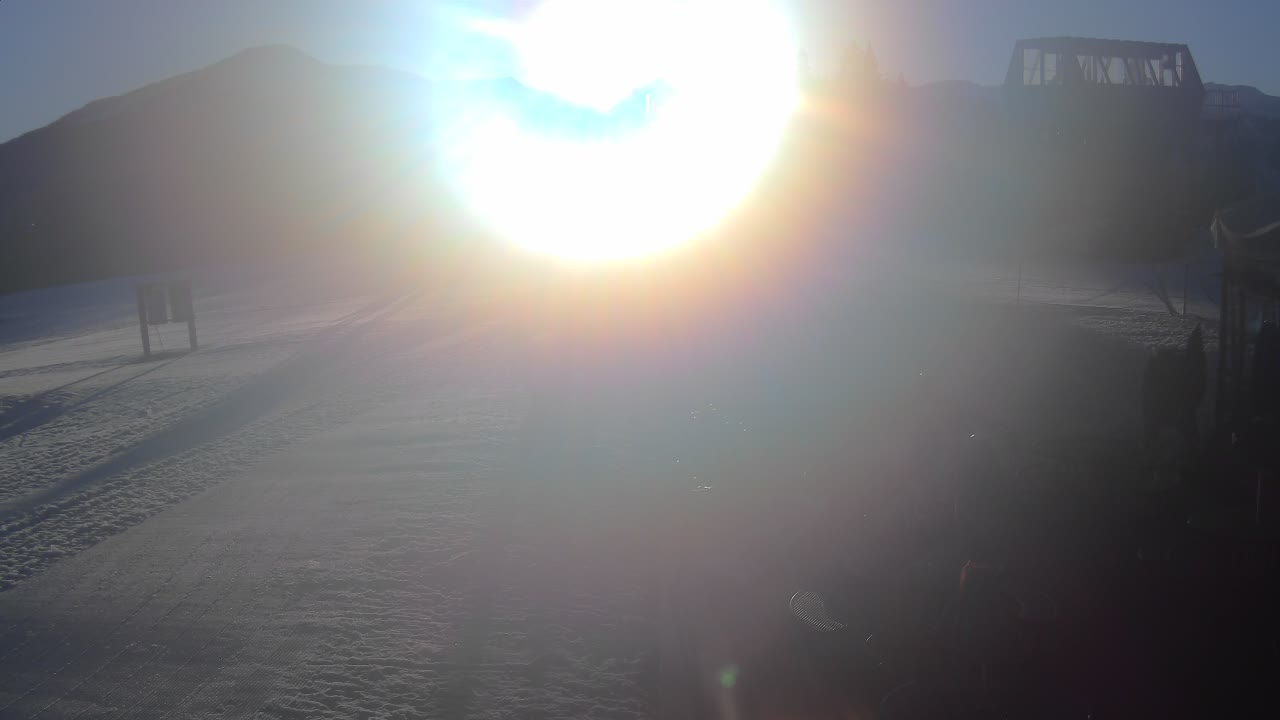 Webcam Crested Butte: Umbrella Bar at Ten Peaks