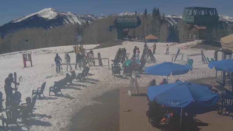 Webcam Crested Butte: Umbrella Bar at Ten Peaks
