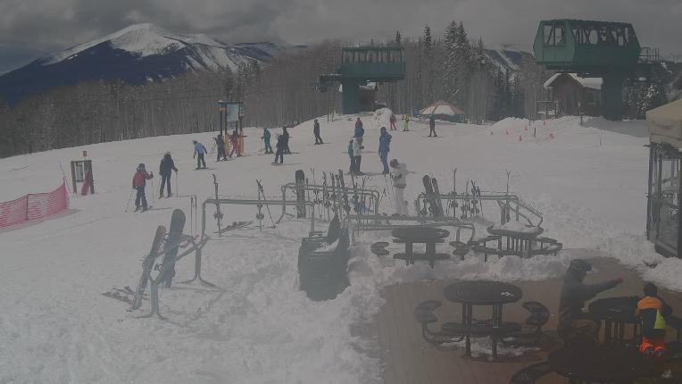 Webcam Crested Butte: Umbrella Bar at Ten Peaks