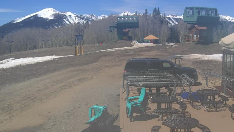 Webcam Crested Butte: Umbrella Bar at Ten Peaks