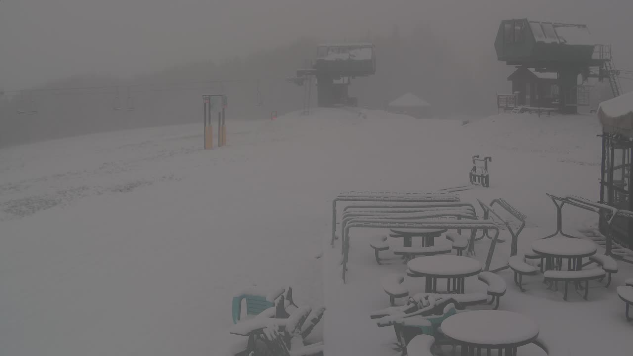 Webcam Crested Butte: Umbrella Bar at Ten Peaks
