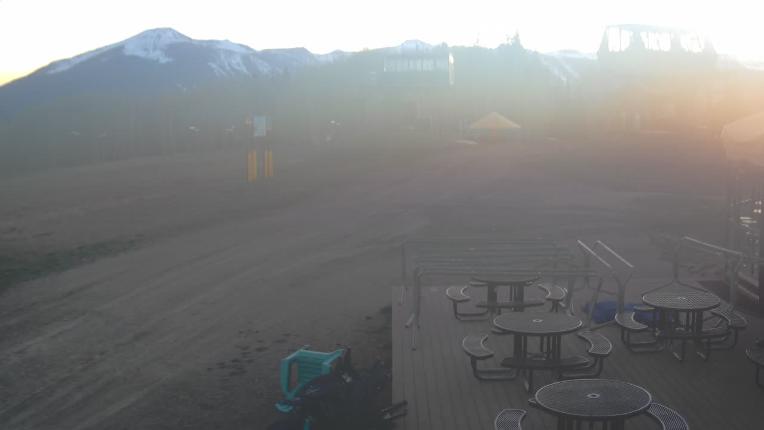 Webcam Crested Butte: Umbrella Bar at Ten Peaks