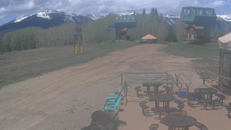 Webcam Crested Butte: Umbrella Bar at Ten Peaks