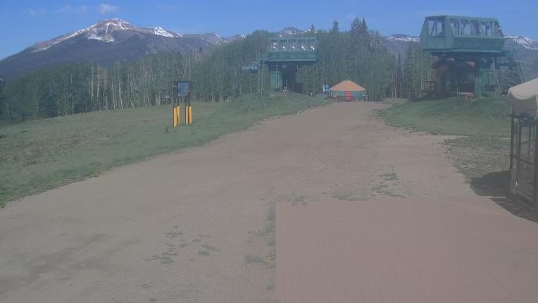 Webcam Crested Butte: Umbrella Bar at Ten Peaks