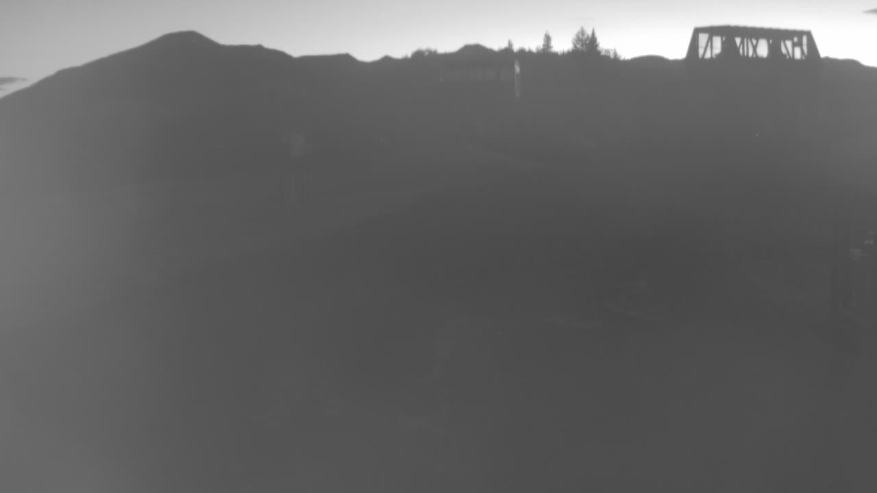 Webcam Crested Butte: Umbrella Bar at Ten Peaks