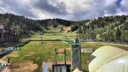 Deer Valley: Snow park lodge (deervalley.com)