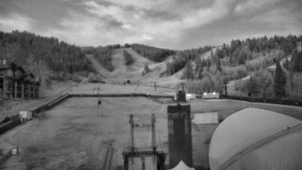 Deer Valley: Snow park lodge (deervalley.com)
