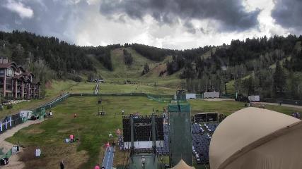 Deer Valley: Snow park lodge (deervalley.com)