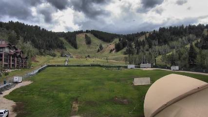 Deer Valley: Snow park lodge (deervalley.com)