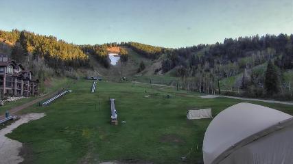 Deer Valley: Snow park lodge (deervalley.com)