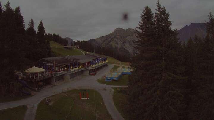 Webcam Elm: Sportbahnen Ämpächli