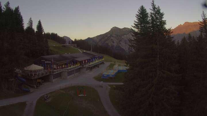Webcam Elm: Sportbahnen Ämpächli