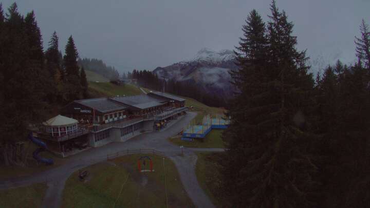 Webcam Elm: Sportbahnen Ämpächli