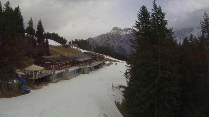 Webcam Elm: Sportbahnen Ämpächli