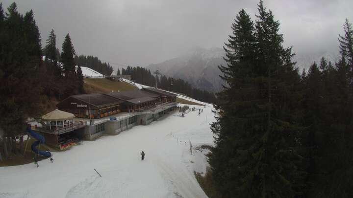 Webcam Elm: Sportbahnen Ämpächli