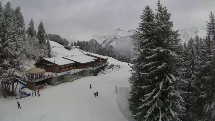 Webcam Elm: Sportbahnen Ämpächli