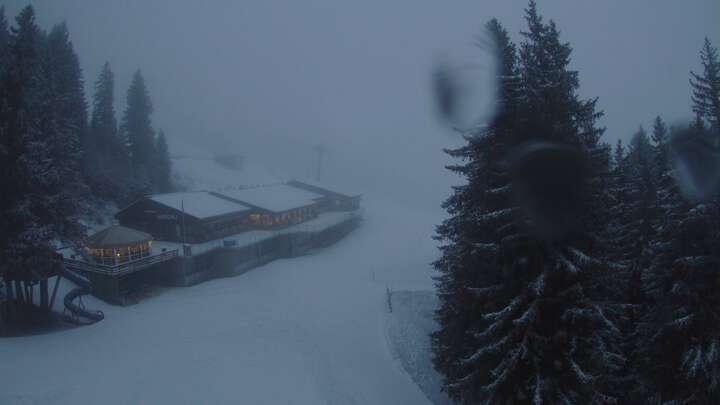 Webcam Elm: Sportbahnen Ämpächli