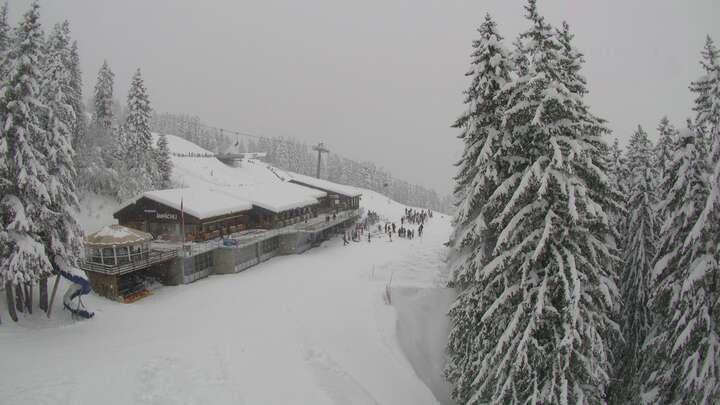 Webcam Elm: Sportbahnen Ämpächli