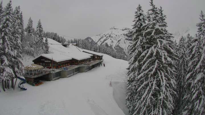 Webcam Elm: Sportbahnen Ämpächli