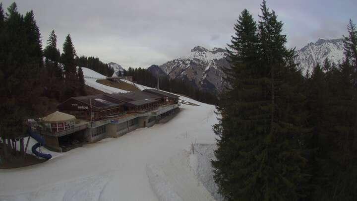 Webcam Elm: Sportbahnen Ämpächli