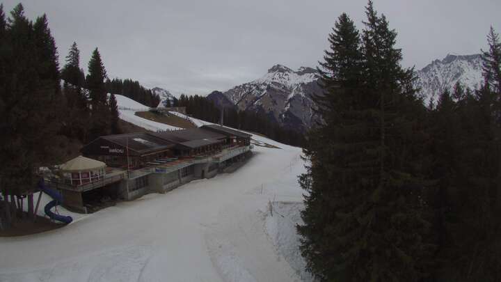 Webcam Elm: Sportbahnen Ämpächli