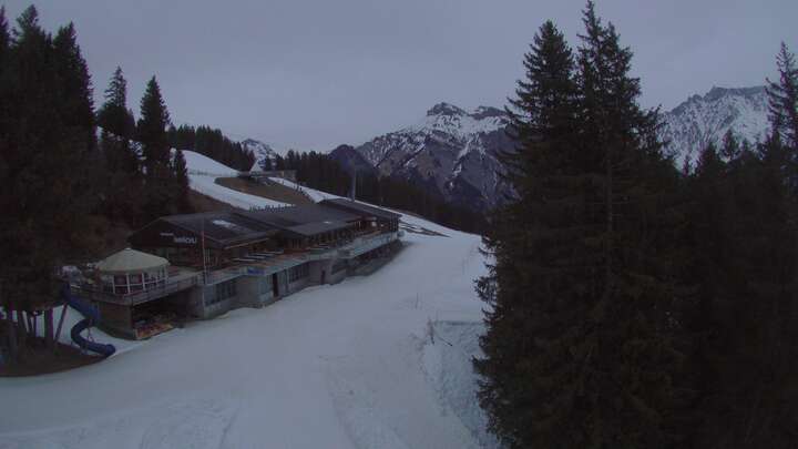 Webcam Elm: Sportbahnen Ämpächli