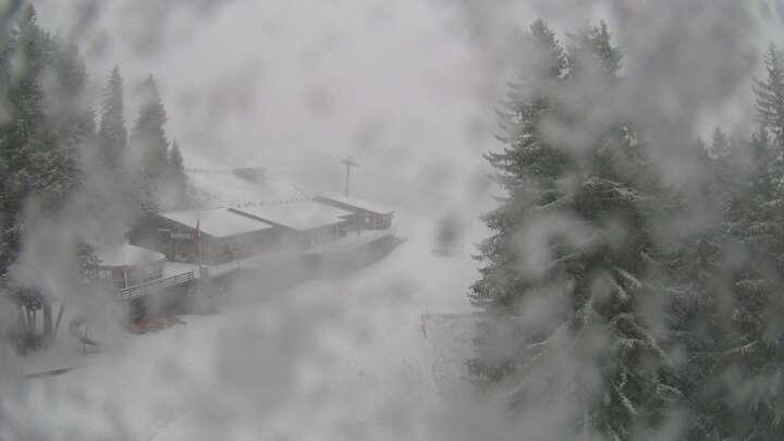 Webcam Elm: Sportbahnen Ämpächli