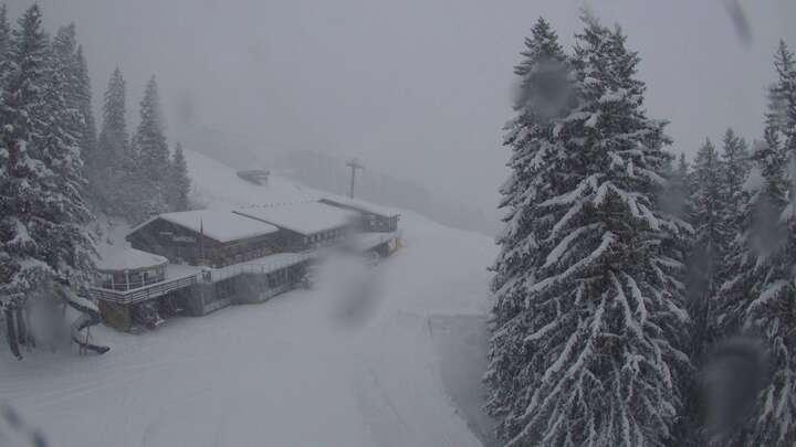 Webcam Elm: Sportbahnen Ämpächli