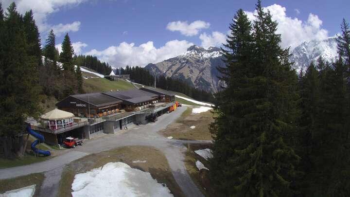 Webcam Elm: Sportbahnen Ämpächli