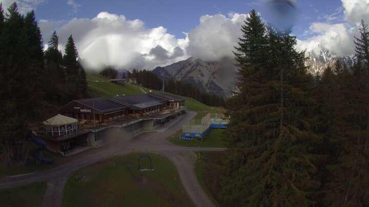 Webcam Elm: Sportbahnen Ämpächli