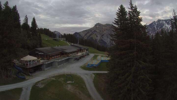 Webcam Elm: Sportbahnen Ämpächli
