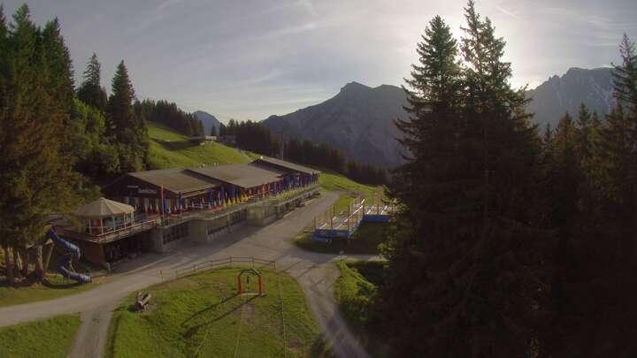 Webcam Elm: Sportbahnen Ämpächli