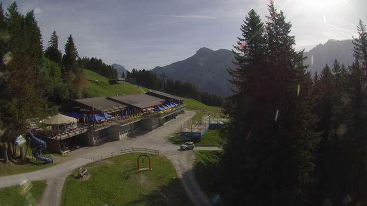 Webcam Elm: Sportbahnen Ämpächli
