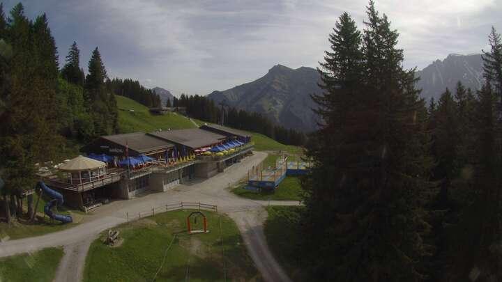 Webcam Elm: Sportbahnen Ämpächli