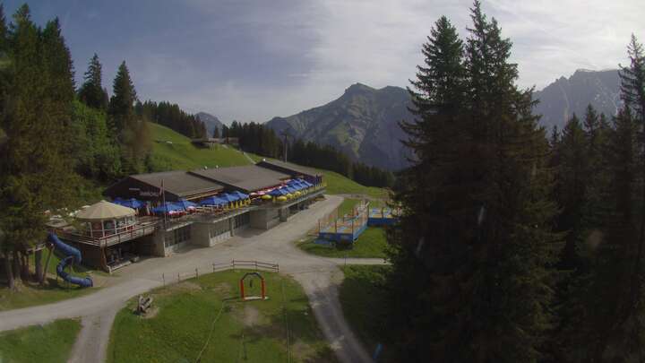 Webcam Elm: Sportbahnen Ämpächli