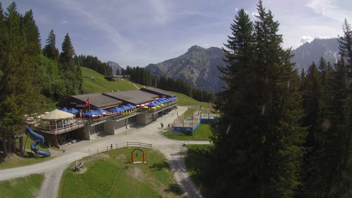 Webcam Elm: Sportbahnen Ämpächli