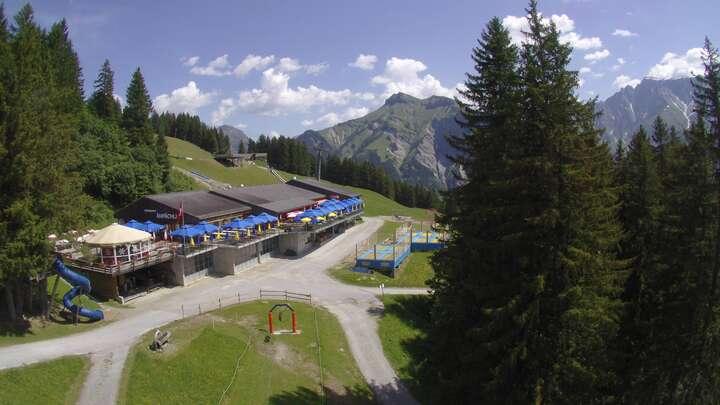 Webcam Elm: Sportbahnen Ämpächli