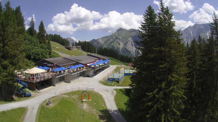 Webcam Elm: Sportbahnen Ämpächli