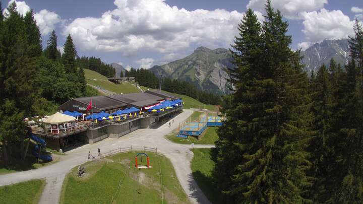 Webcam Elm: Sportbahnen Ämpächli