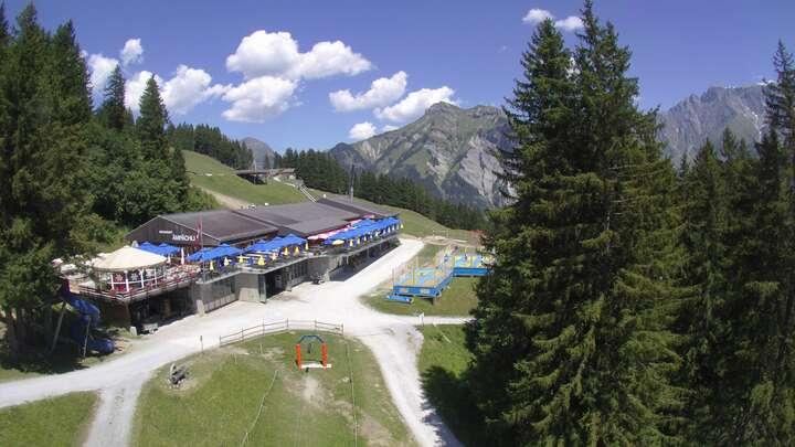 Webcam Elm: Sportbahnen Ämpächli