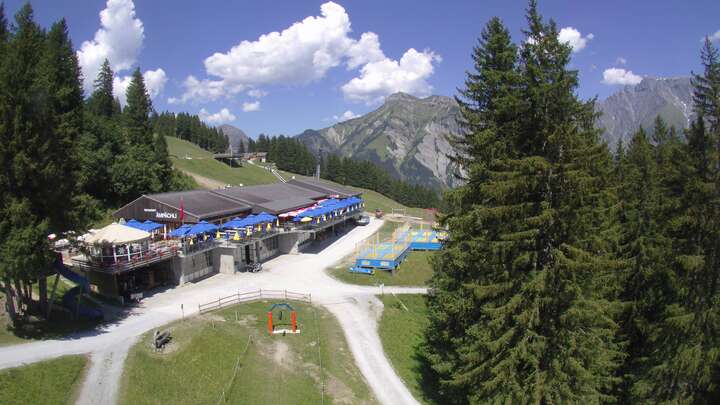 Webcam Elm: Sportbahnen Ämpächli