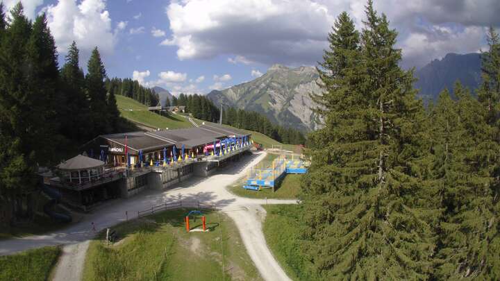 Webcam Elm: Sportbahnen Ämpächli