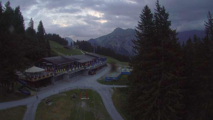 Webcam Elm: Sportbahnen Ämpächli