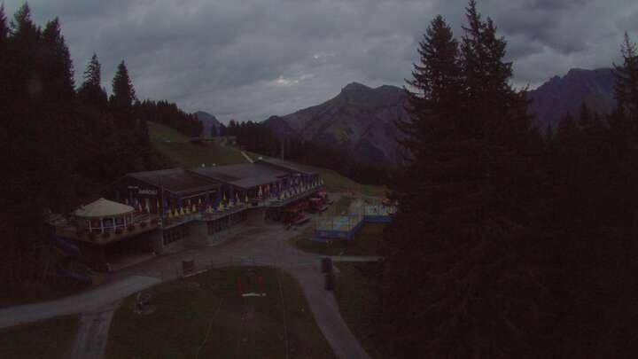 Webcam Elm: Sportbahnen Ämpächli