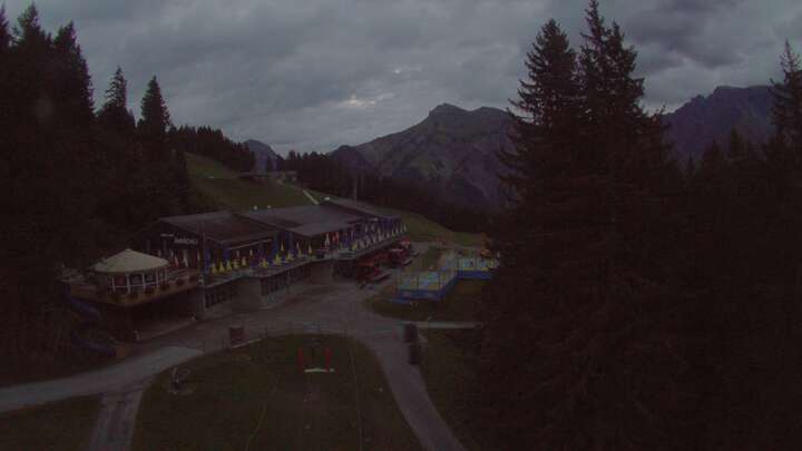 Webcam Elm: Sportbahnen Ämpächli