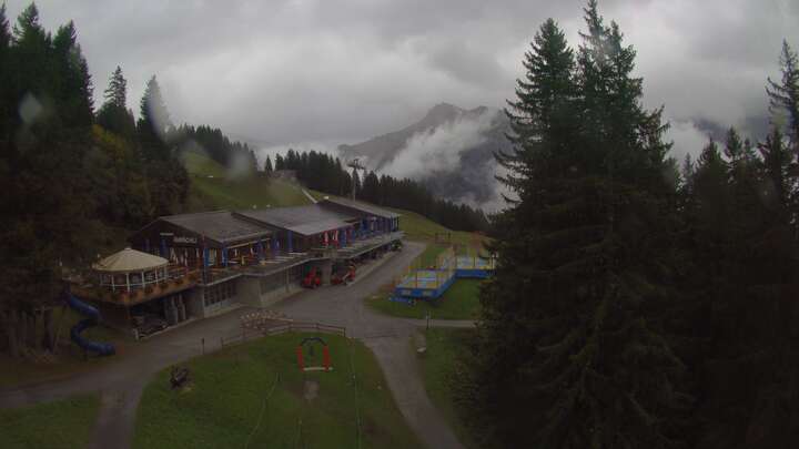 Webcam Elm: Sportbahnen Ämpächli